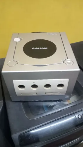 Nintendo Game Cube (dol-101usa)