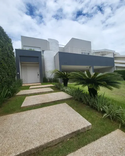 Linda casa mobiliada disponível para locação