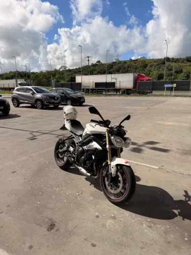Street triple 675 ano 2014 modelo 15 A MAIS NOVA DE PE