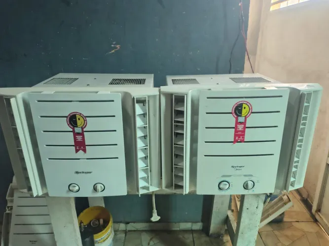 Vendo 2 ar condicionado de 7500 BTUs gelando bem faço entrega com taxa valor 450 cada um