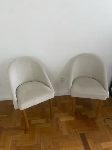 VENDO DUAS CADEIRAS ACOLCHOADAS