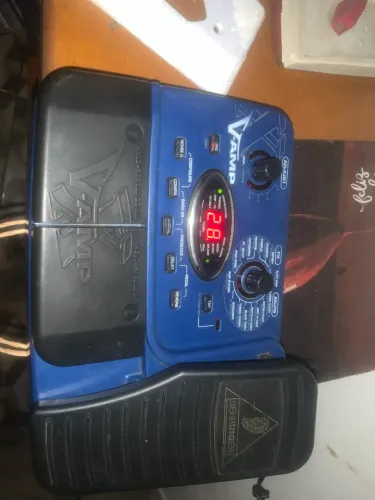 processador de pedais multiefeitos Behringer X V-AMP LX1-X