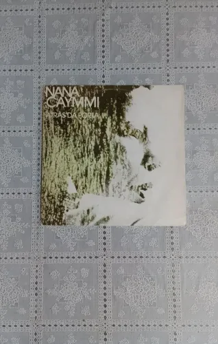 LP Atrás da porta - Nana Caymmi 