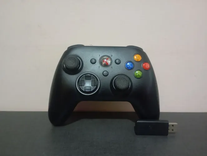 Controle USB compatível com XBOX 360 e PC
