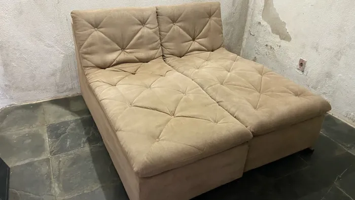 Sofá do tipo chaise-longue