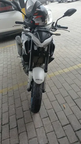 Moto muito conservada boa pra uso 