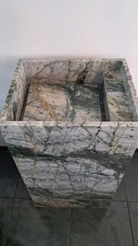 Lavatório torre em mármore 7 mares
