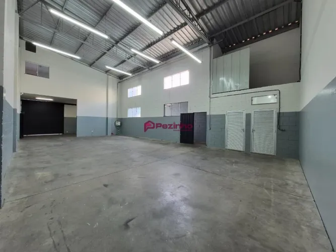 Barracão para alugar em Limeira, Jardim Maria Bruschi Modeneis, com 225 m²