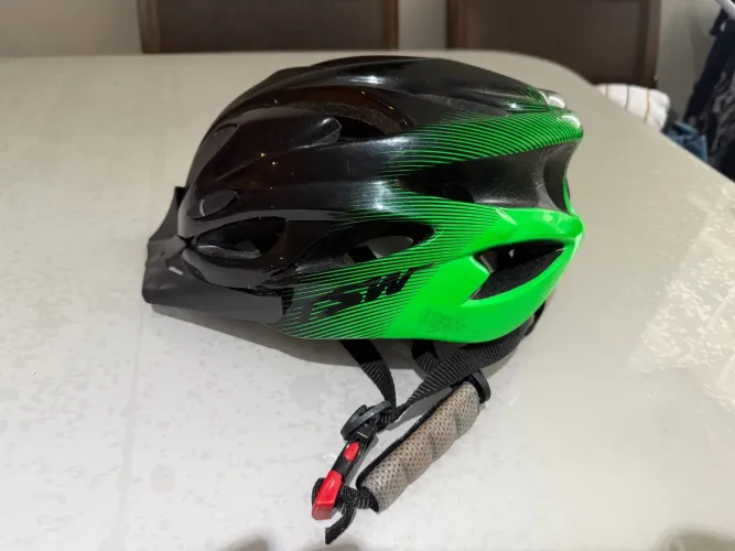 Capacete de ciclismo, pouco usado