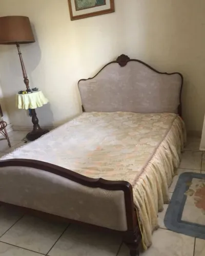 Cama casal antiga