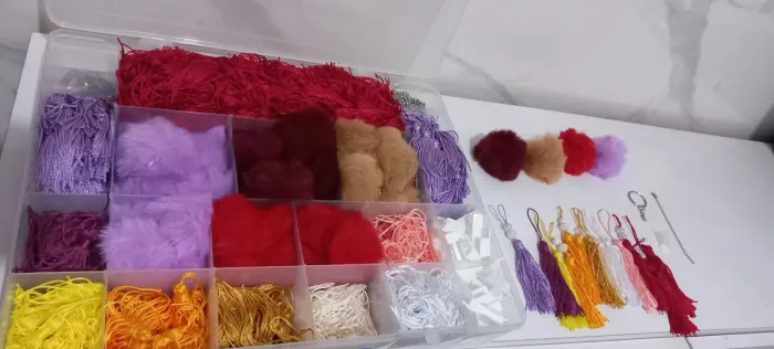 Kit Chaveiros Artesanato: 200 Tassels Seda + Pompons Pelucia + Correntinhas