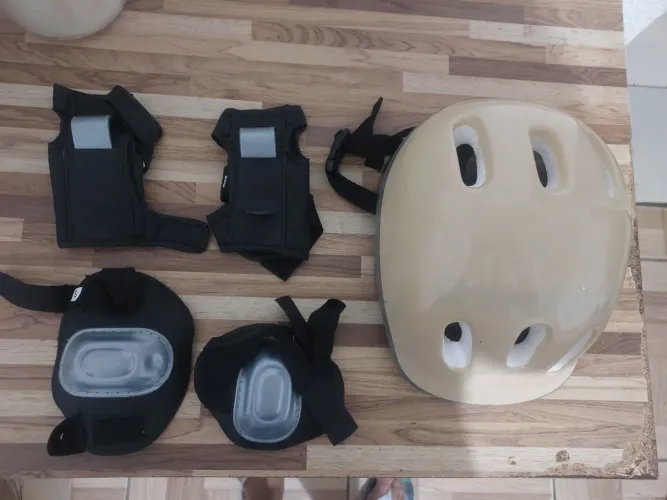 Vendo capacete infantil para andar de patins