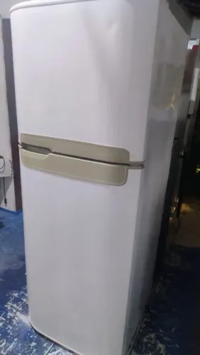 Vende-se uma geladeira Brastemp