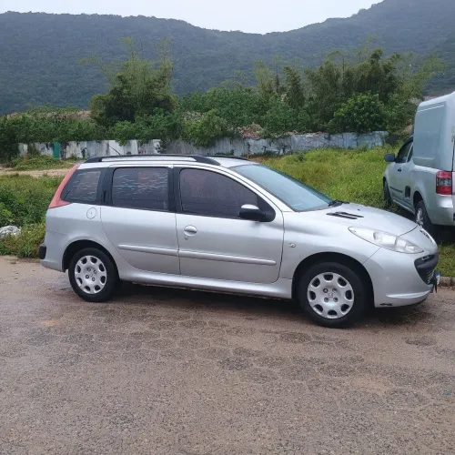 Peugeot 207 SW XR 1.4 Flex 8V 5P 2011