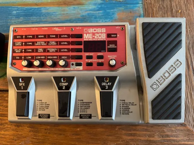 Pedaleira Boss ME-20B Bass Multiple Effects