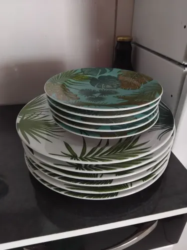 Pratos vende-se