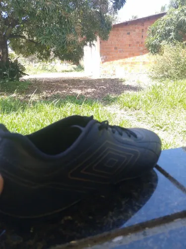 Chuteira para vender,OBS: tamanho 37/38, e n entregamos