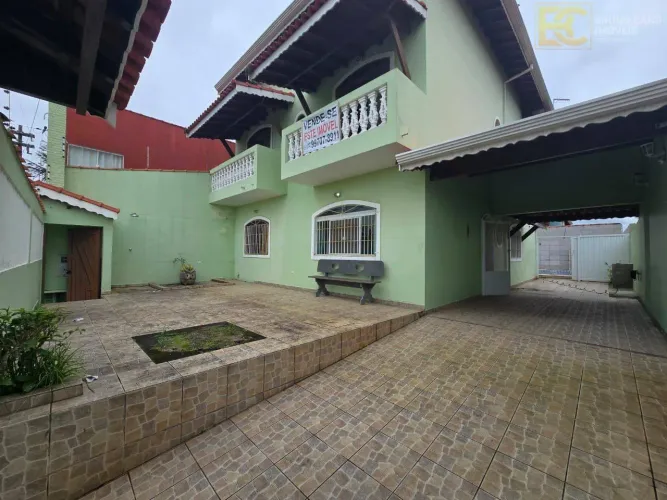 Sobrado com 4 quartos e piscina à venda! - São João Batista - Peruíbe/SP