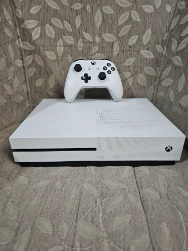 Xbox One S com controle 