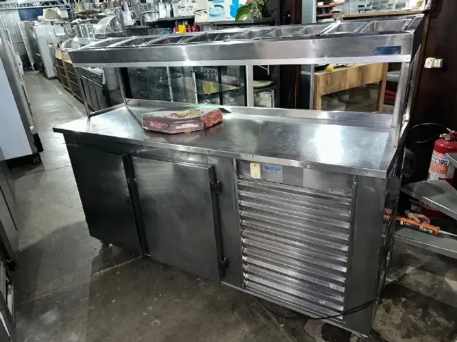 balcão refrigerado. em inox - com 9 cubas refrig sobre o tampo - ideal pizzaiolo