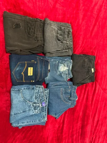 Modelos que tem: Skinny, flare, wide-leg e retas