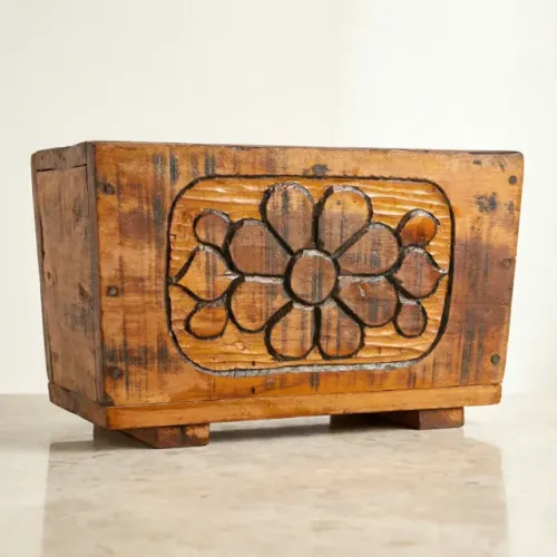 Cachepô Rústico Farmhouse em Madeira Maciça Entalhada (38cm)