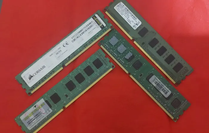 4 Pentes DDR3 DESKTOP 4GB (cada)