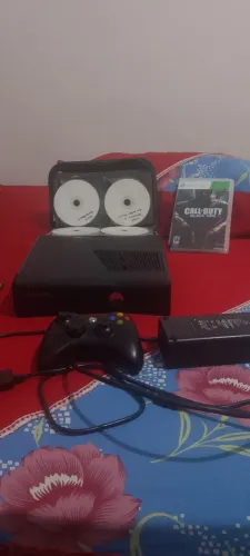 Xbox 360 SLIM com 2 desbloqueios + de 100 jogos e todos os cabos