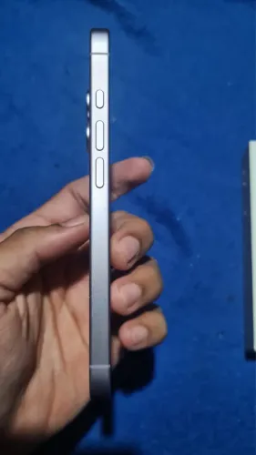 iPhone 17 normal menos de 1 mês de uso único dono todo original 100%