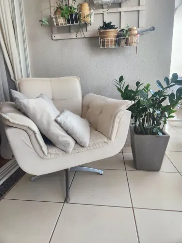 Poltrona macia e bem cuidada. Amamentação, decoração, escritório, consultório