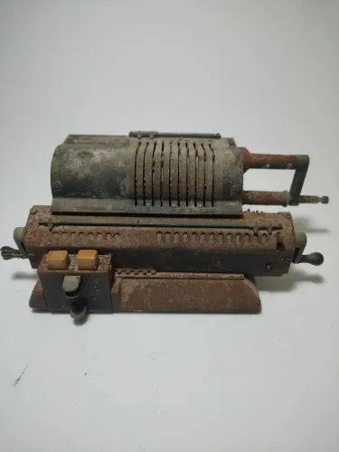 Calculadora Mecânica Antiga dos anos 30/40 ( Decoração)