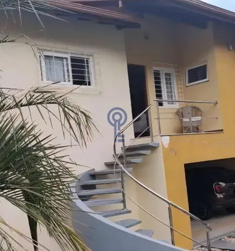 Casa à Venda 3 quartos em Coqueiros - Florianópolis
