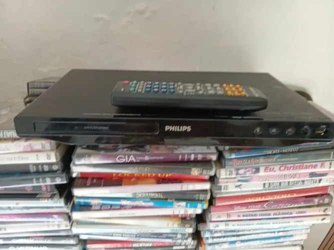 Coleção de Dvd+ Aparelho DVD. Por motivo de viagem. Urgente.facilito entrega. 513 unidades