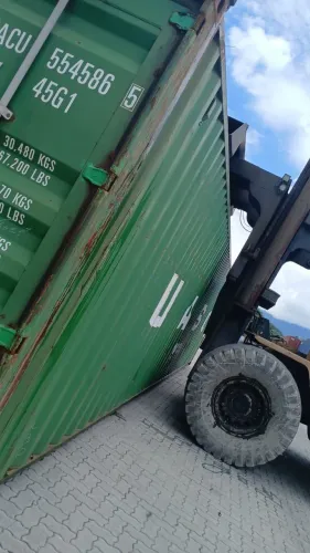 Container em terminal 
