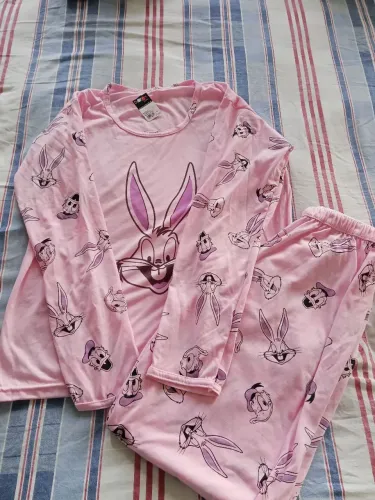 Vendo pijama no tamanho G, nunca usado! Estou aberta a negociar.