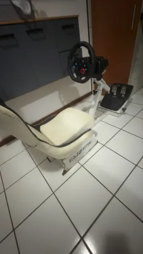 Cockpit com volante g29