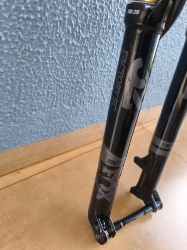 Suspensao FOX 32 kashima acompanha trava semi nova