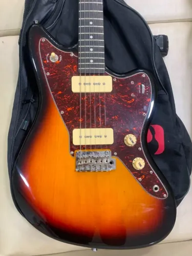 Guitarra - Tagima Jazz Master TW61