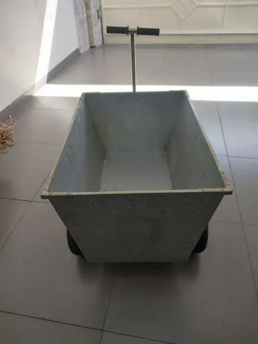 Carrinho para ração com 3 rodas