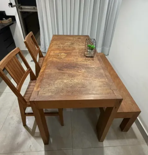 Mesa de madeira maciça - 5 lugares