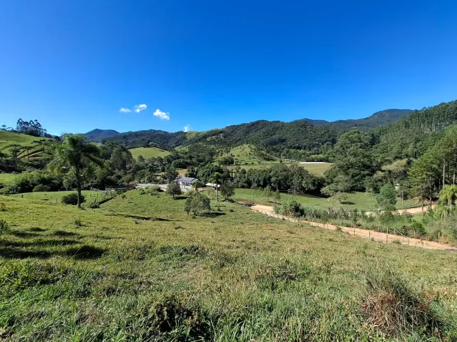 Vendo terrenos em São Bonifácio. (1087 a 1323m2)