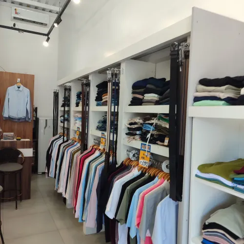 VENDO MOBILIA DE LOJA COM MANEQUINS MASCULINOS