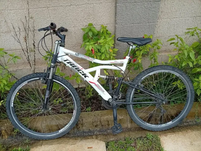 Bicicleta track aro 26 Full suspensão, só andar, entrego