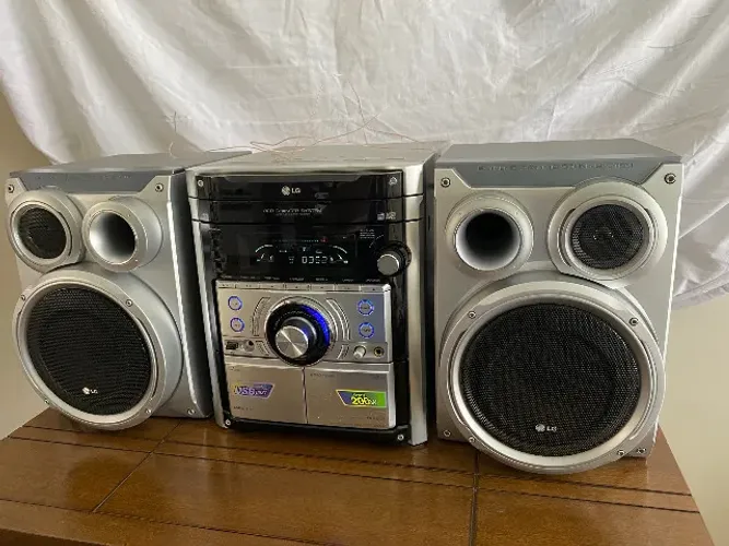 Mini System LG CM-U1060A 200W RMS USB CD - Clássico e Potente