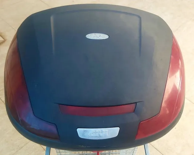 Baú de moto Givi 47 litros