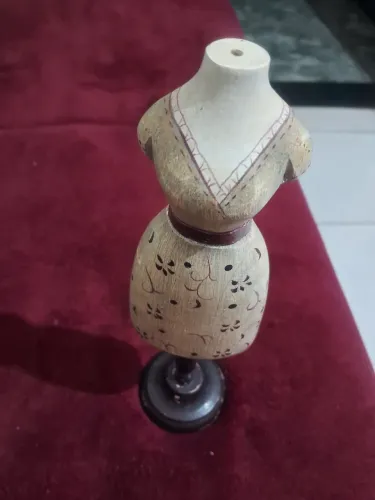 ESCULTURA DE MADEIRA