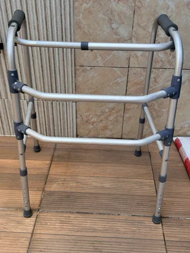 Vende-se andador articulado