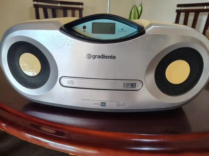 Som portátil Rádio AM e FM/ CD Player/ MP3