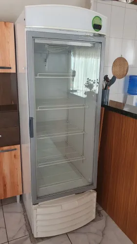 Troco ou Vendo Freezer vertical Metalfrio 110w