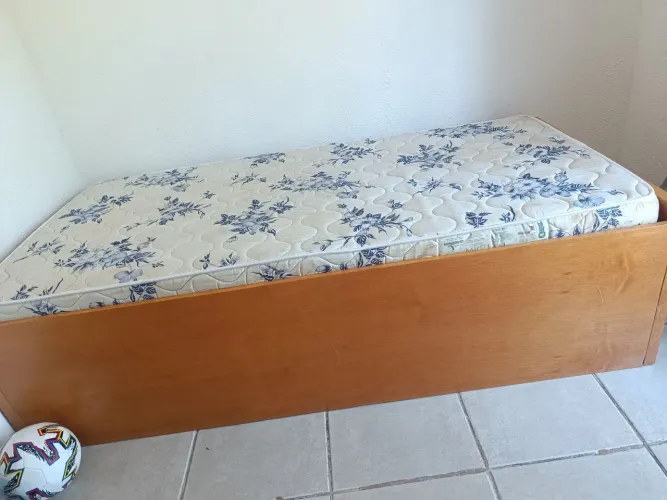 Cama com colchão ?
